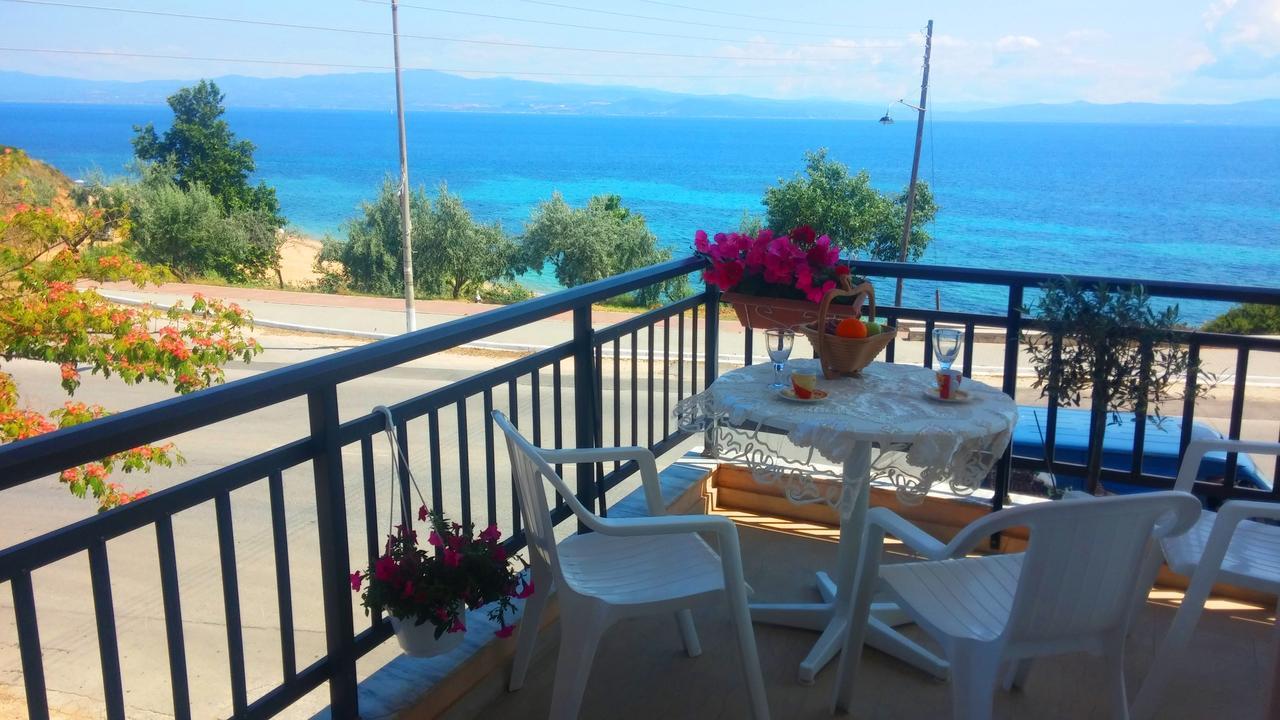 Kiwi Kastle Aparthotel Néa Fókaia Екстериор снимка