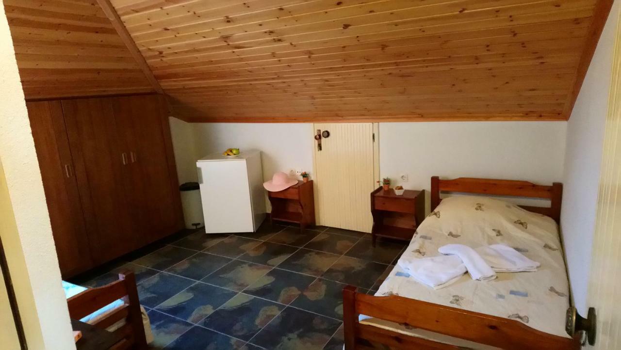Kiwi Kastle Aparthotel Néa Fókaia Екстериор снимка
