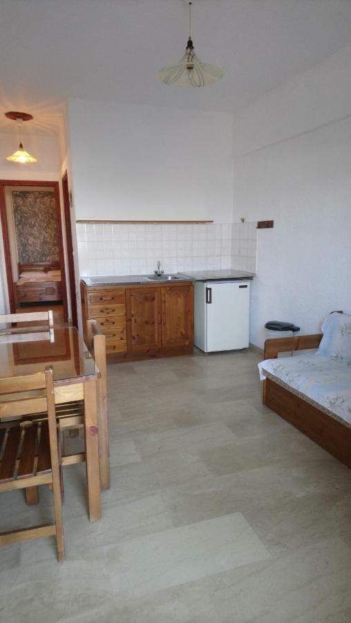 Kiwi Kastle Aparthotel Néa Fókaia Екстериор снимка